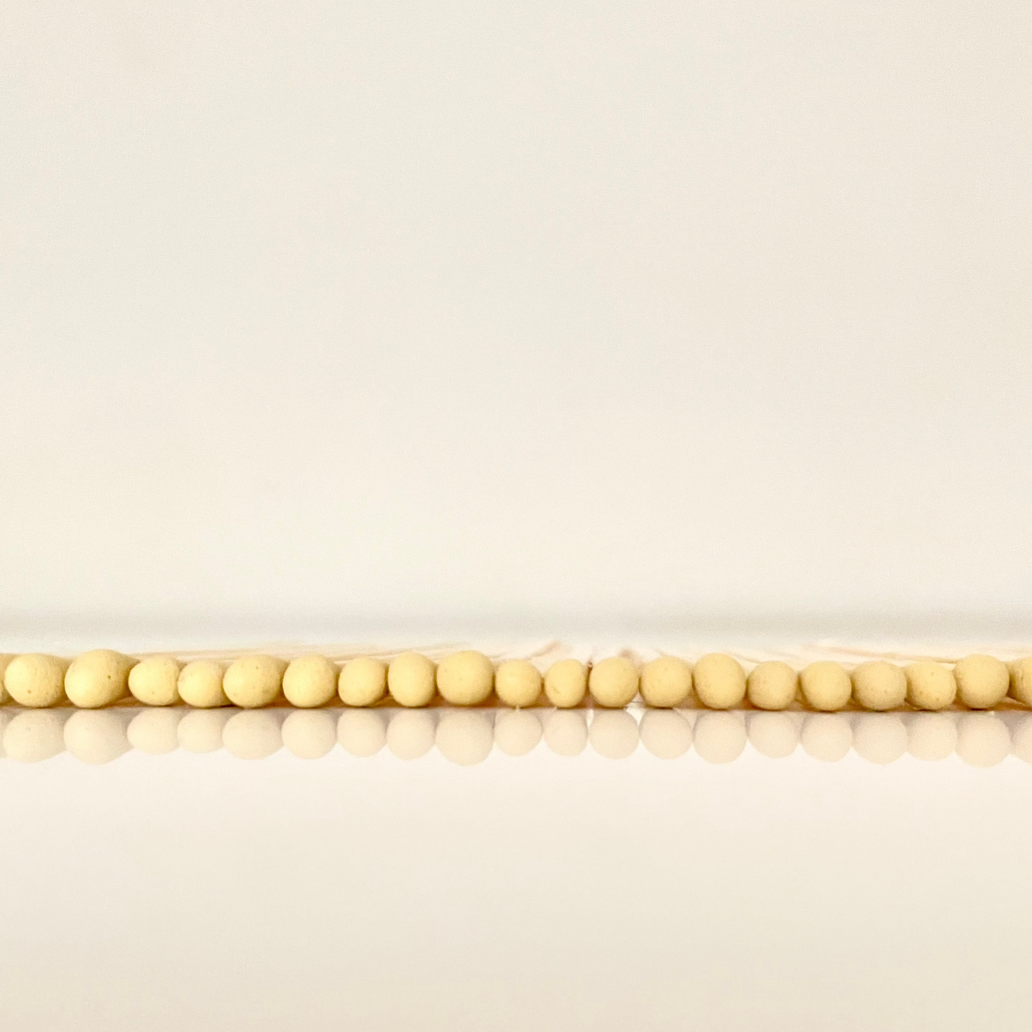 7.5 cm yellow matches on a white surface.