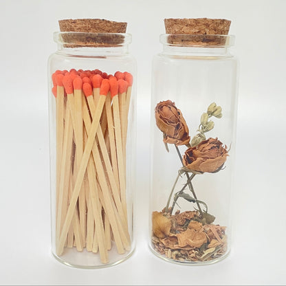 Gift set featuring test tube bottles filled with dried flowers and 50 9.8 cm safety matches. 