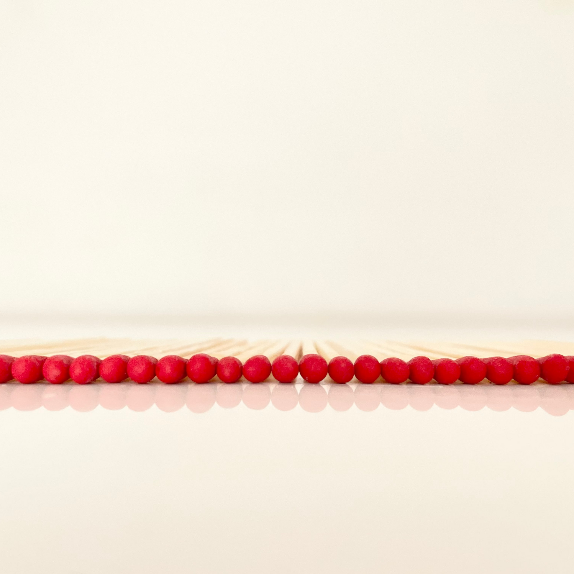 4.8 cm red matches on a white surface. 