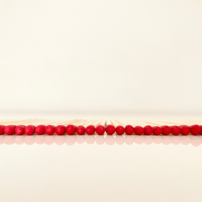 4.8 cm red matches on a white surface. 
