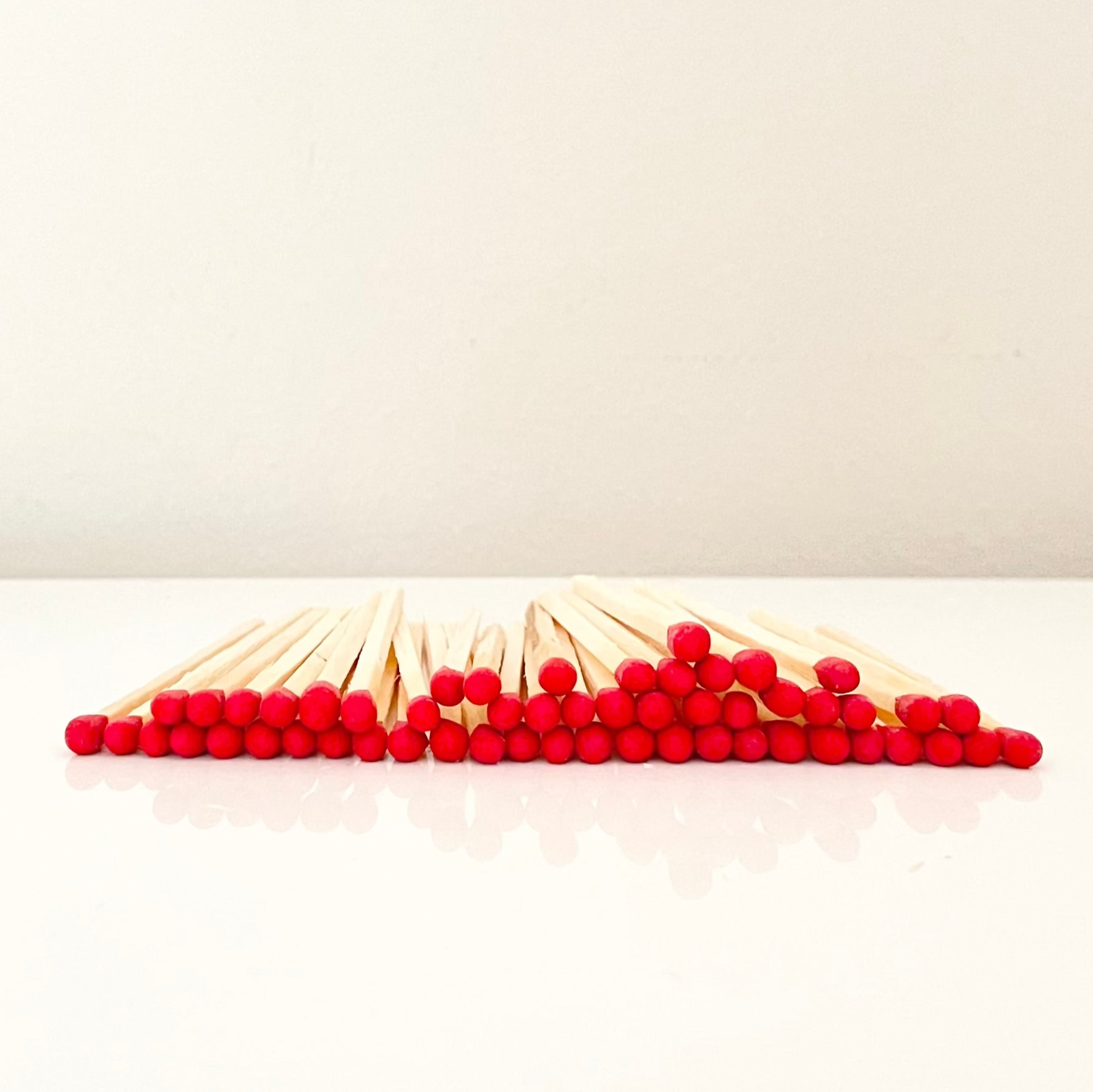 4.8 cm red matches on a white surface. 